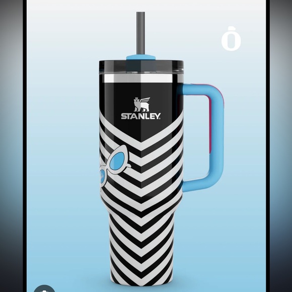 Excluded: Stanley x Barbie 1959 Original Flowstate 40 oz Quencher - Picture 2 of 6